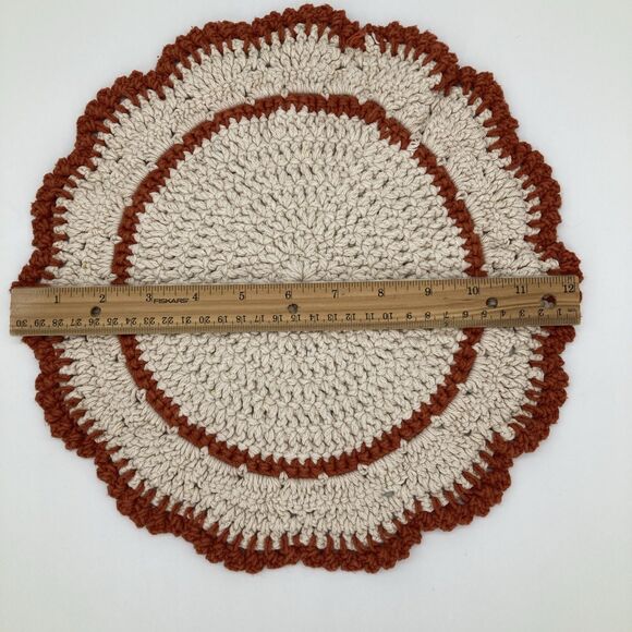 Rachel Ashwell Farmhouse Round Placemats (4) 15 in Crocheted Rust Edge - Picture 6 of 7